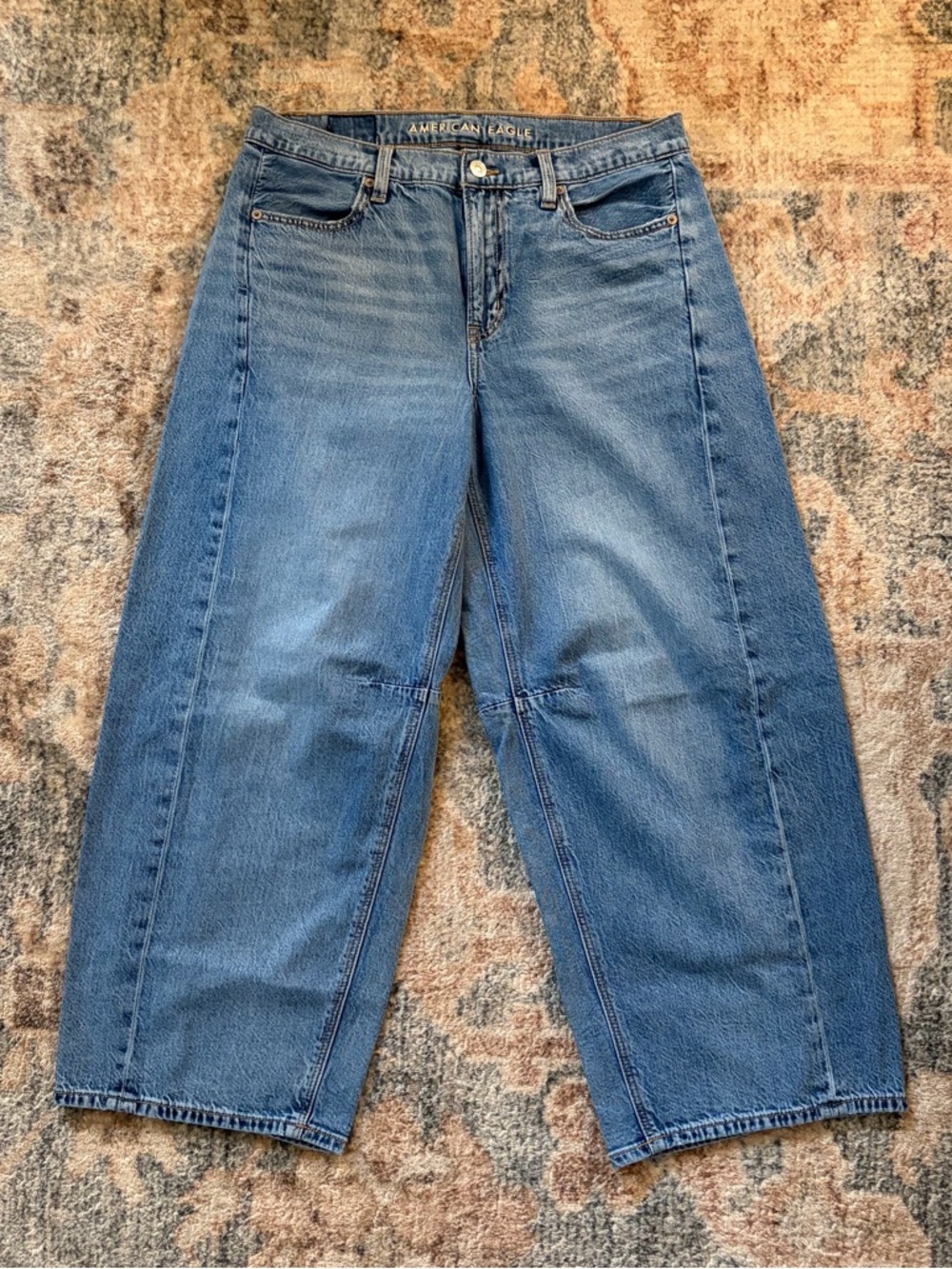 American Eagle dreamy drape barrel jeans size 6 short